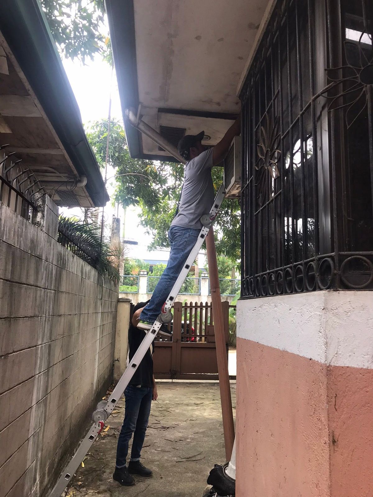 Residential gate-side camera mounting